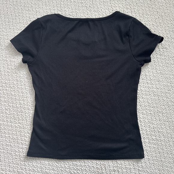Black Cut Out Short Sleeve Ribbed Tee with Metal Heart - Picture 2 of 5